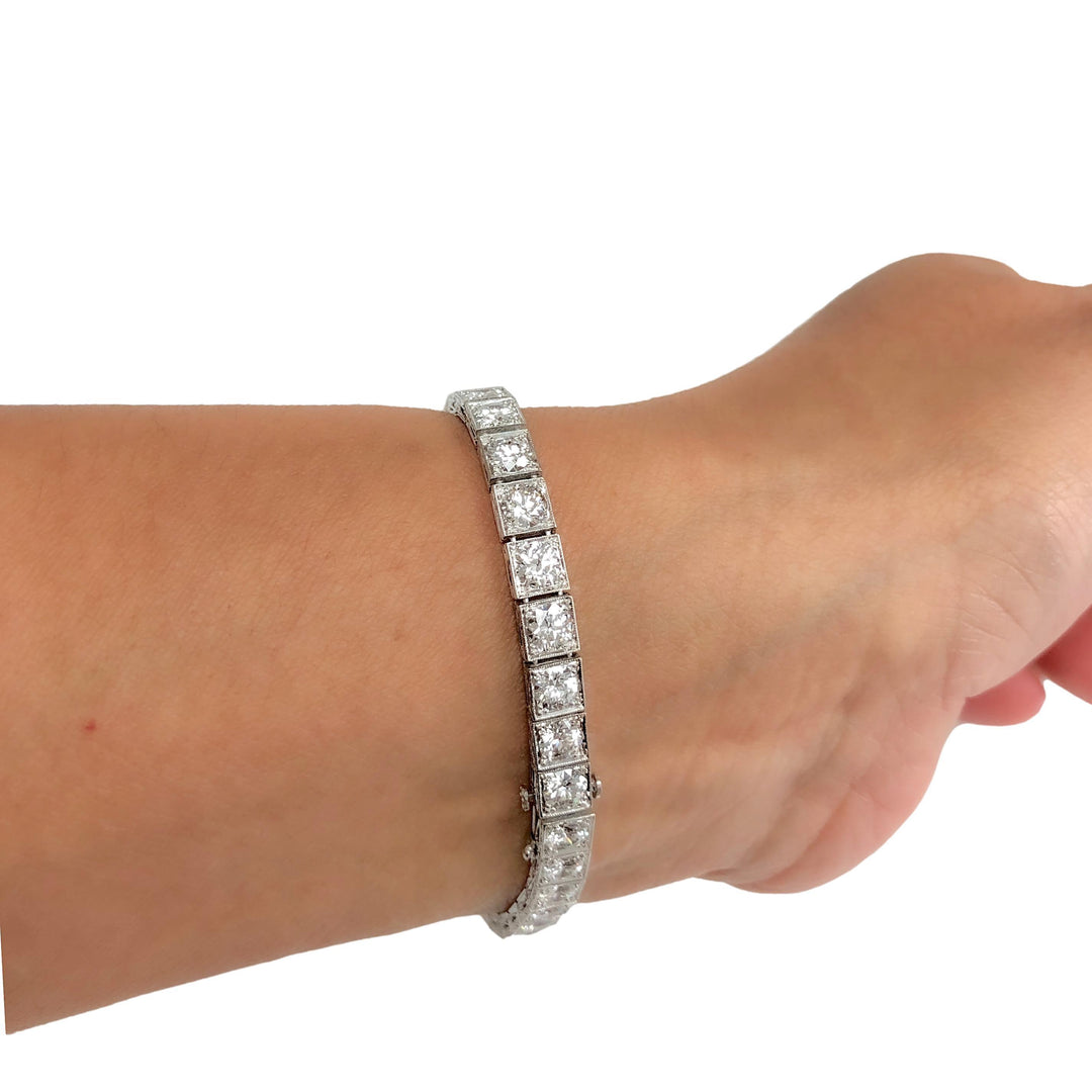 Van Cleef & Arpels Art Deco Old Euro Diamond Bracelet in Platinum – 1930s