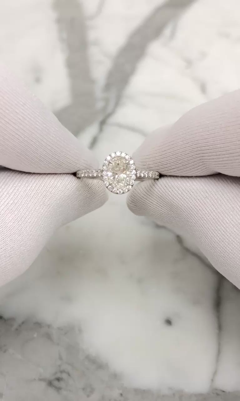 Tiffany & Co. Soleste Oval .88 cts total Diamond Engagement Ring Platinum H VVS2