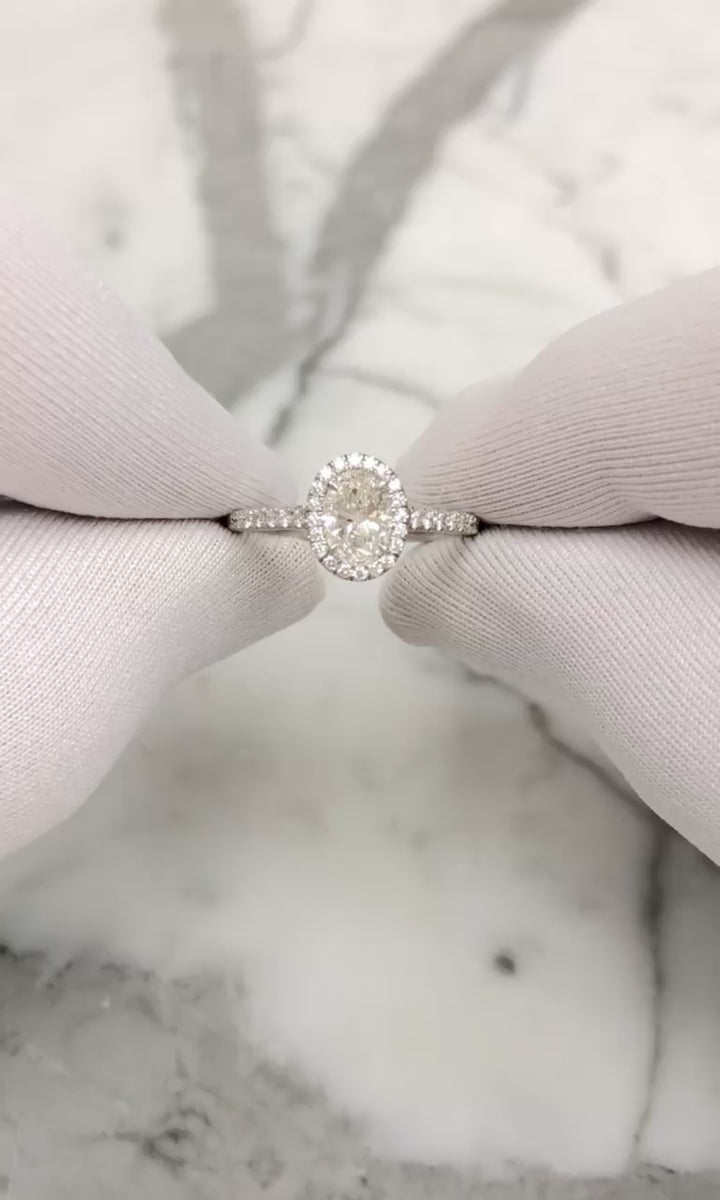 Tiffany & Co. Soleste Oval .88 cts total Diamond Engagement Ring Platinum H VVS2