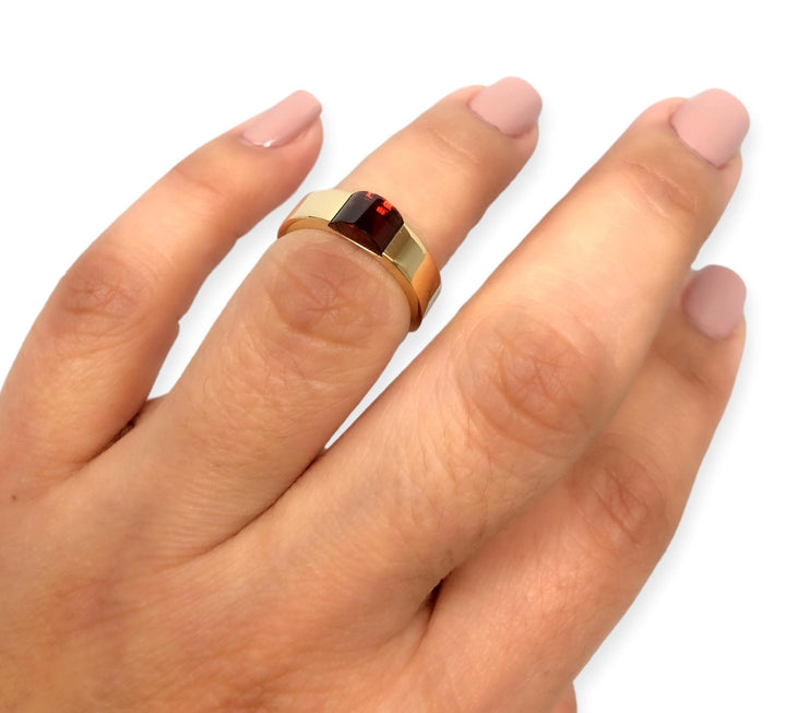 GUCCI 18K Yellow Gold Cabochon Garnet 5mm Band Ring