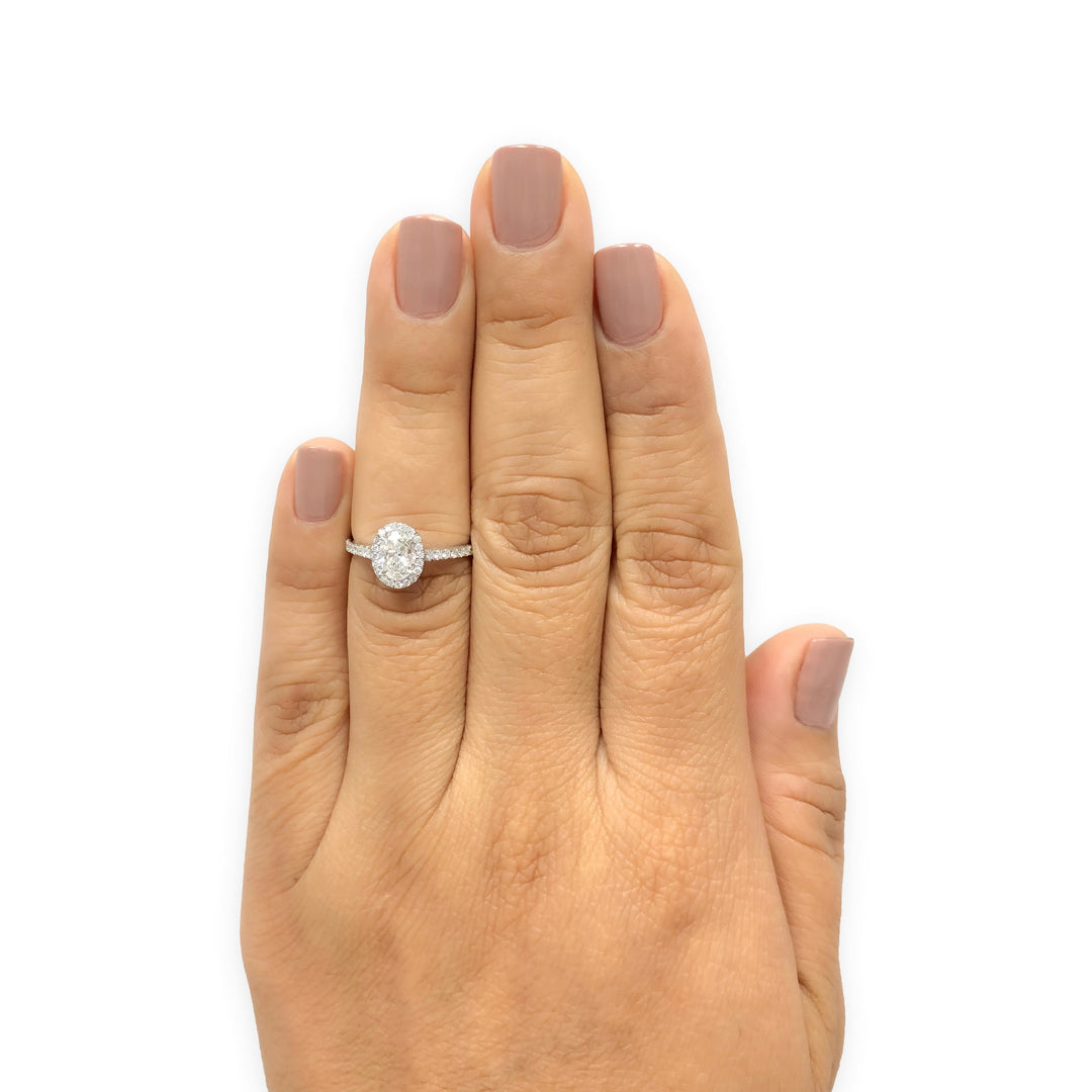 Tiffany & Co. Soleste Oval .88 cts total Diamond Engagement Ring Platinum H VVS2