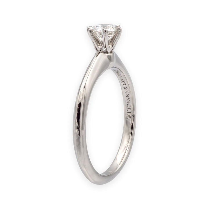 Tiffany & Co. Platinum .28 ct I VVS1 Round Diamond Solitaire Engagement Ring
