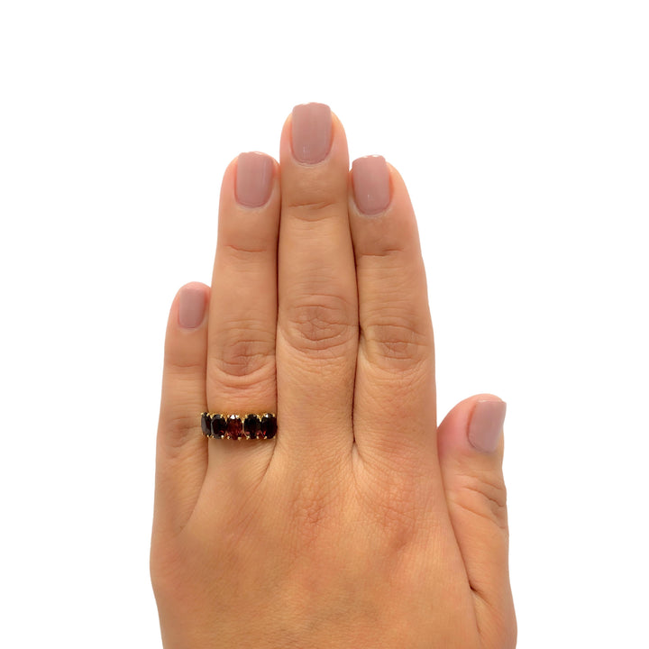 Vintage 18K Yellow Gold Garnet Five-Stone Ring – 1980s