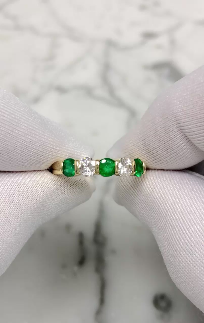 Tiffany & Co. Vintage 18K Yellow Gold Emerald and Diamond 5 Stone Band Ring 4mm