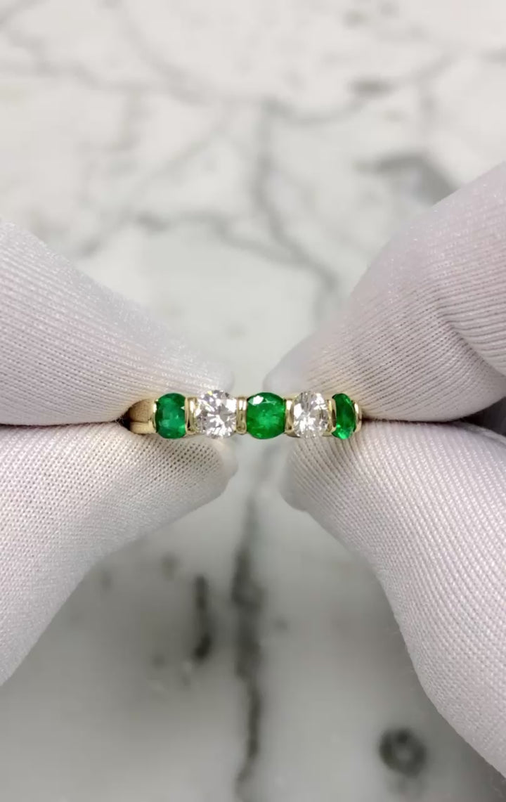 Tiffany & Co. Vintage 18K Yellow Gold Emerald and Diamond 5 Stone Band Ring 4mm