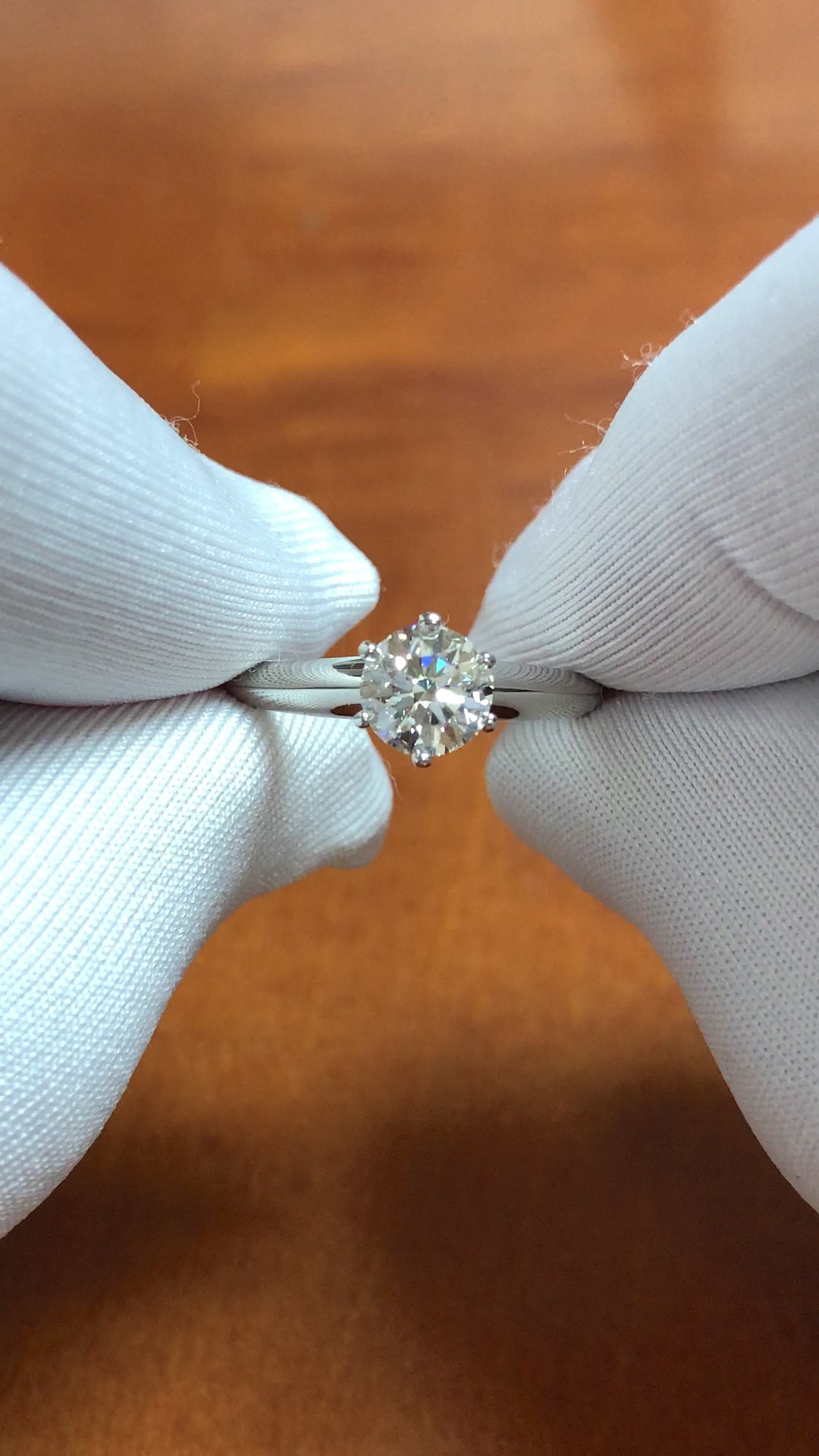 Tiffany & Co. Platinum 0.78ct G-VS1 Round Diamond Solitaire Engagement Ring