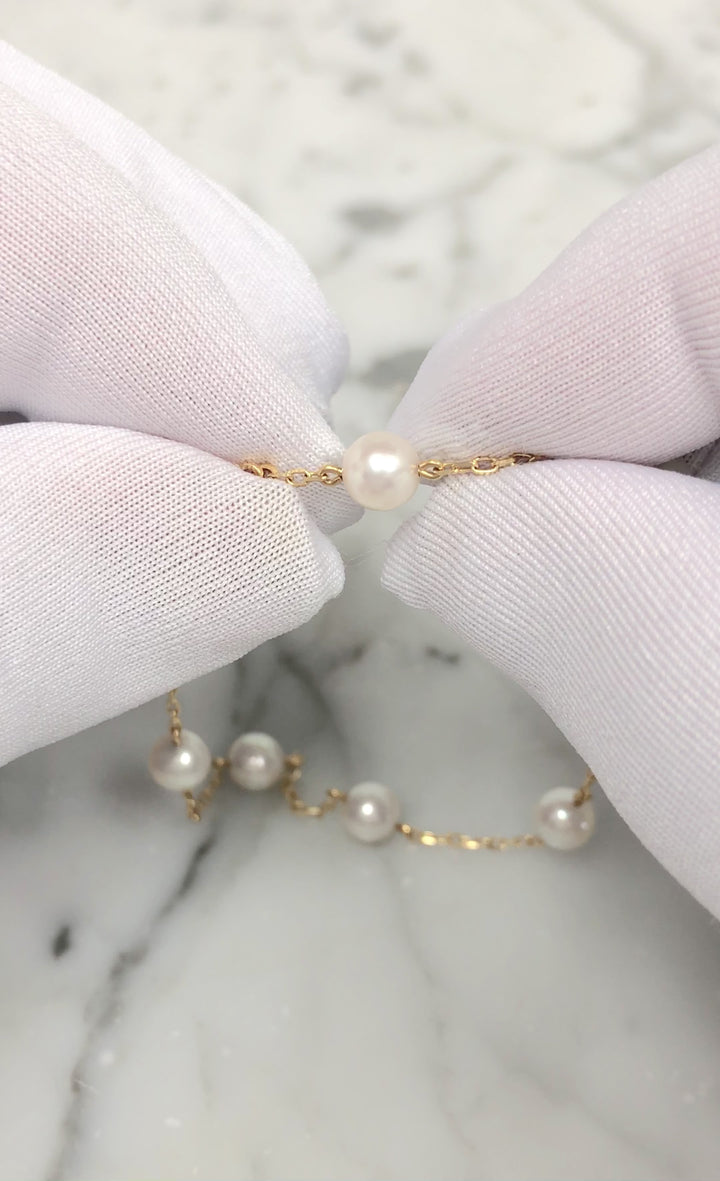 MIKIMOTO 18K Yellow Gold  5.5mm Pearl Station Bracelet – 7" w/orig Pouch