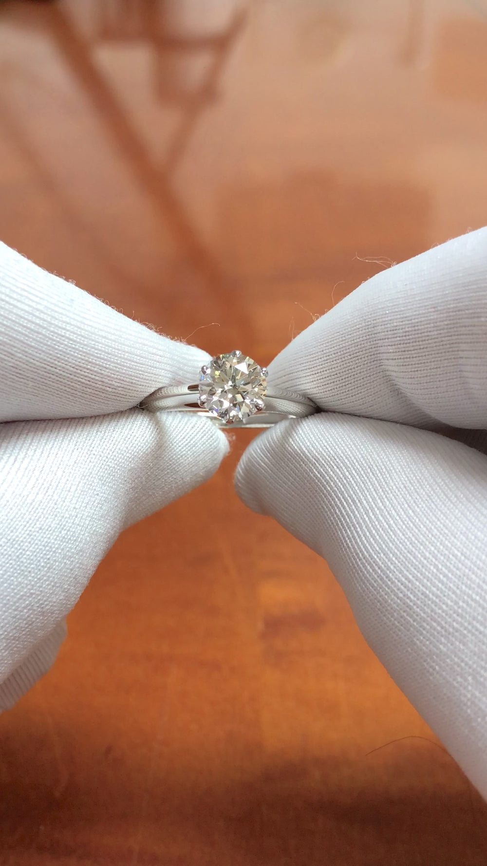 Tiffany & Co. Platinum 1.05ct Classic Solitaire Diamond Engagement Ring H VVS2