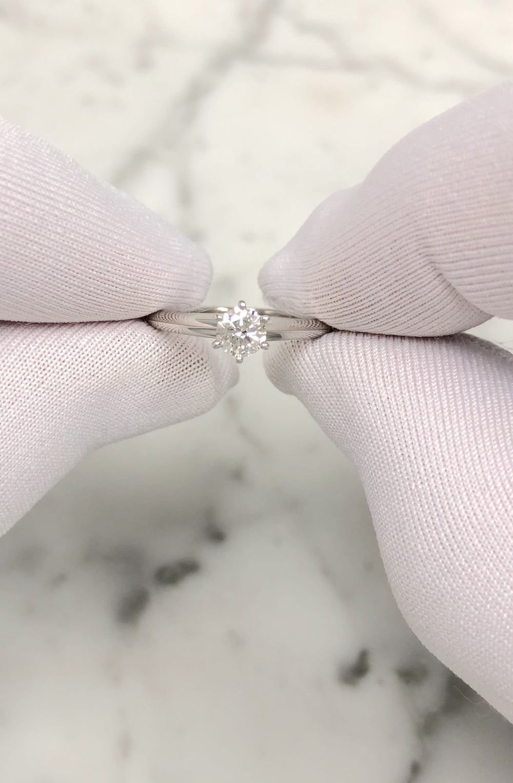 Tiffany & Co. Platinum .28 ct I VVS1 Round Diamond Solitaire Engagement Ring