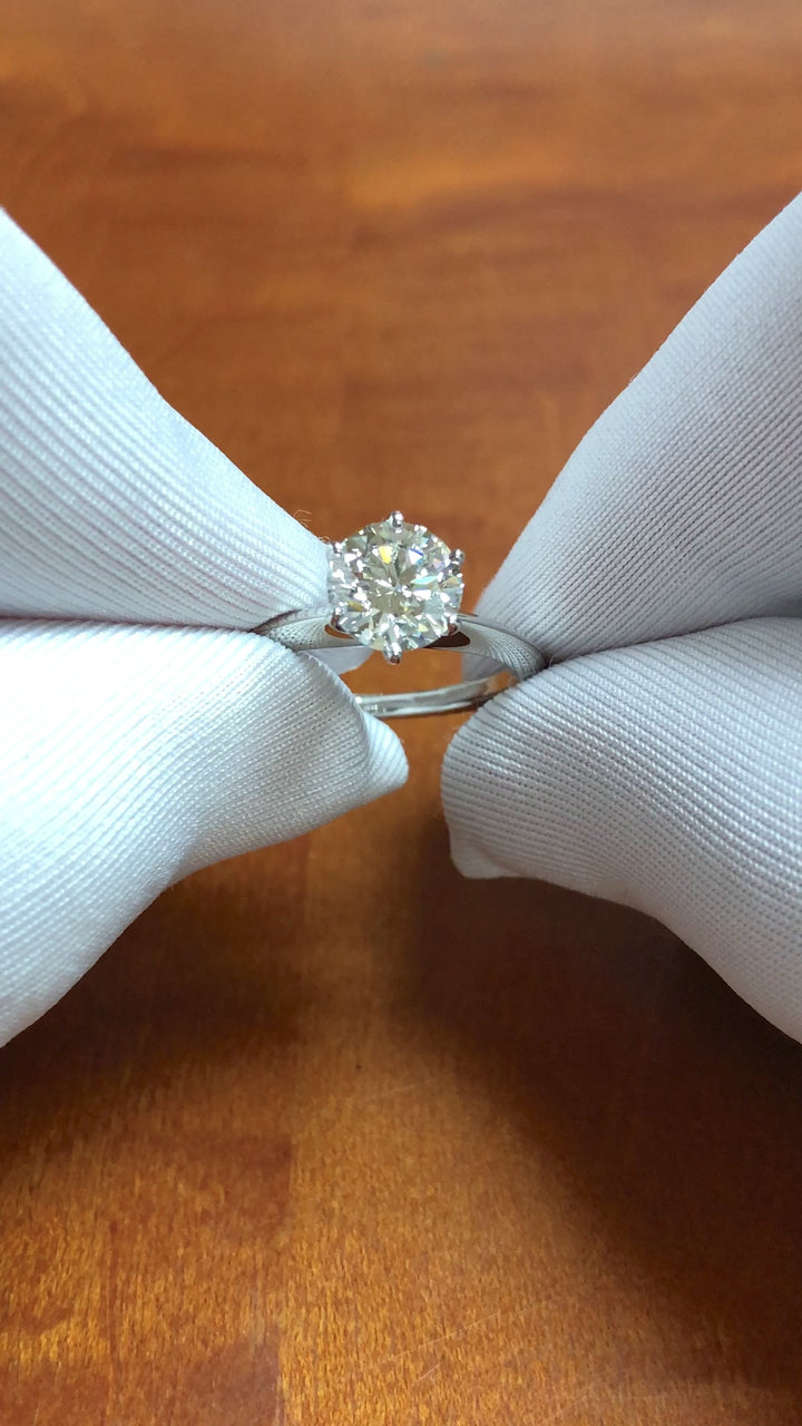Tiffany & Co. Platinum 1.40 ct I VS1 Round Diamond Solitaire Engagement Ring