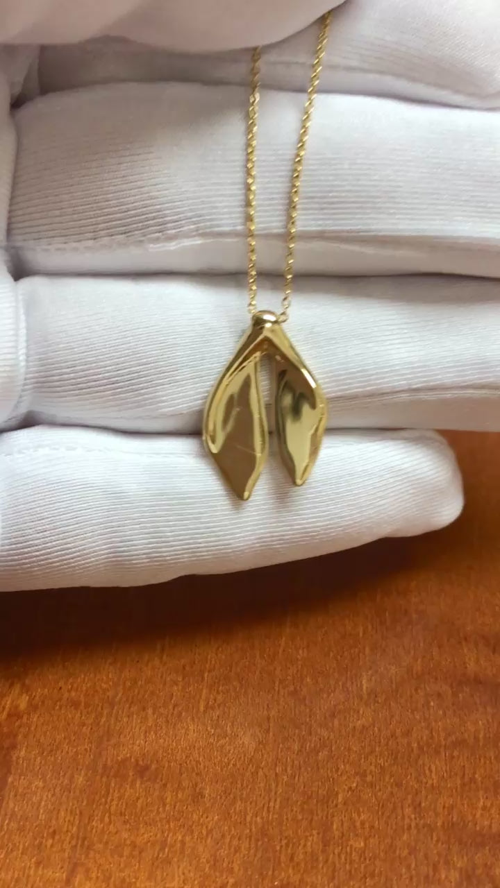 Vintage Tiffany & Co. Elsa Peretti Whale Tail Pendant Necklace in 18KY Gold 1980