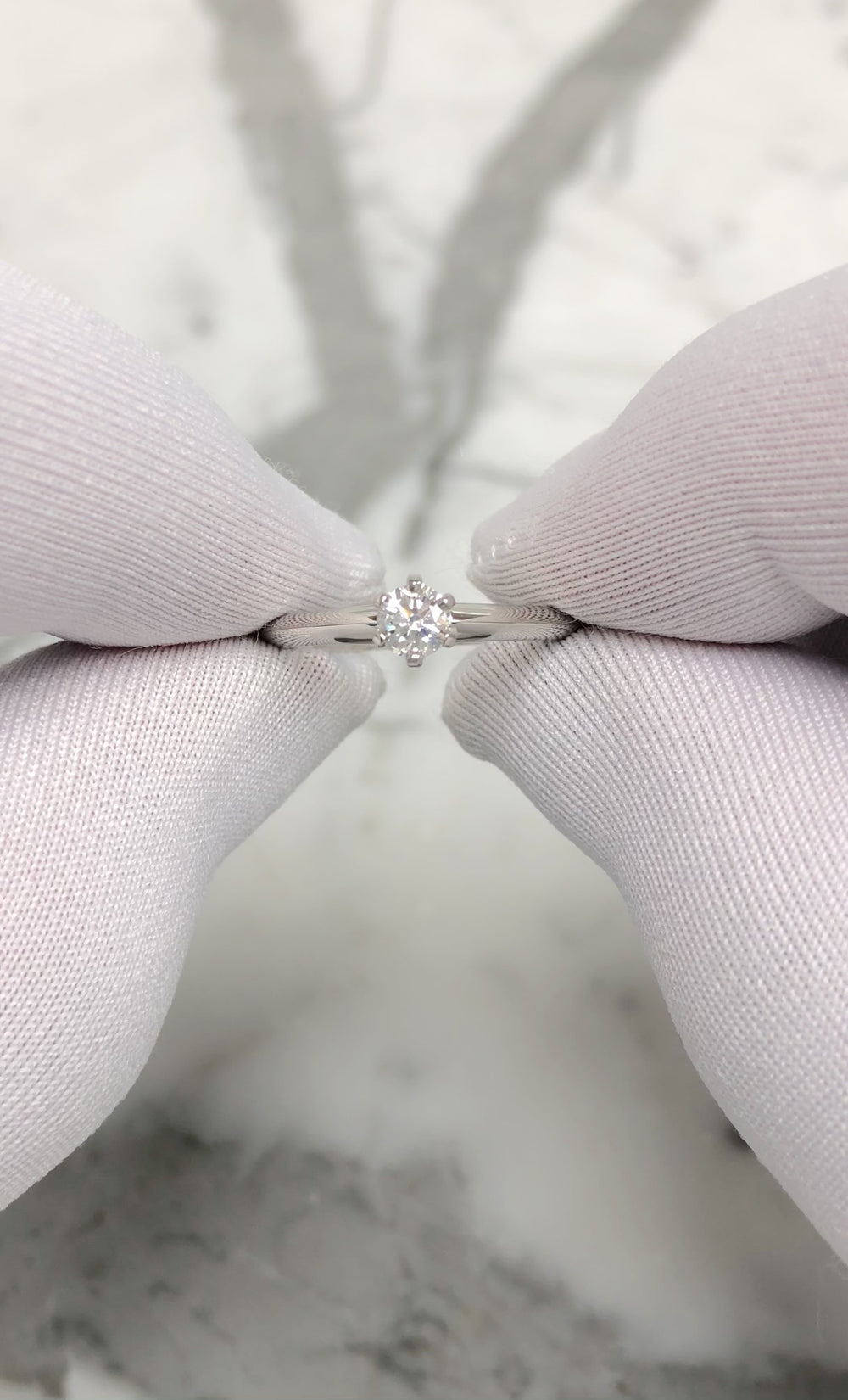 Tiffany & Co. Platinum .21 ct D VVS1 Round Diamond Solitaire Engagement Ring