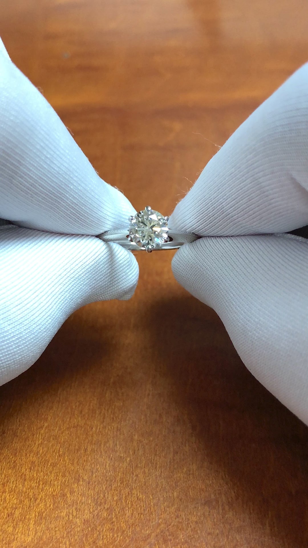 Tiffany & Co. Platinum 0.92ct I-VS1 Round Diamond Solitaire Engagement Ring