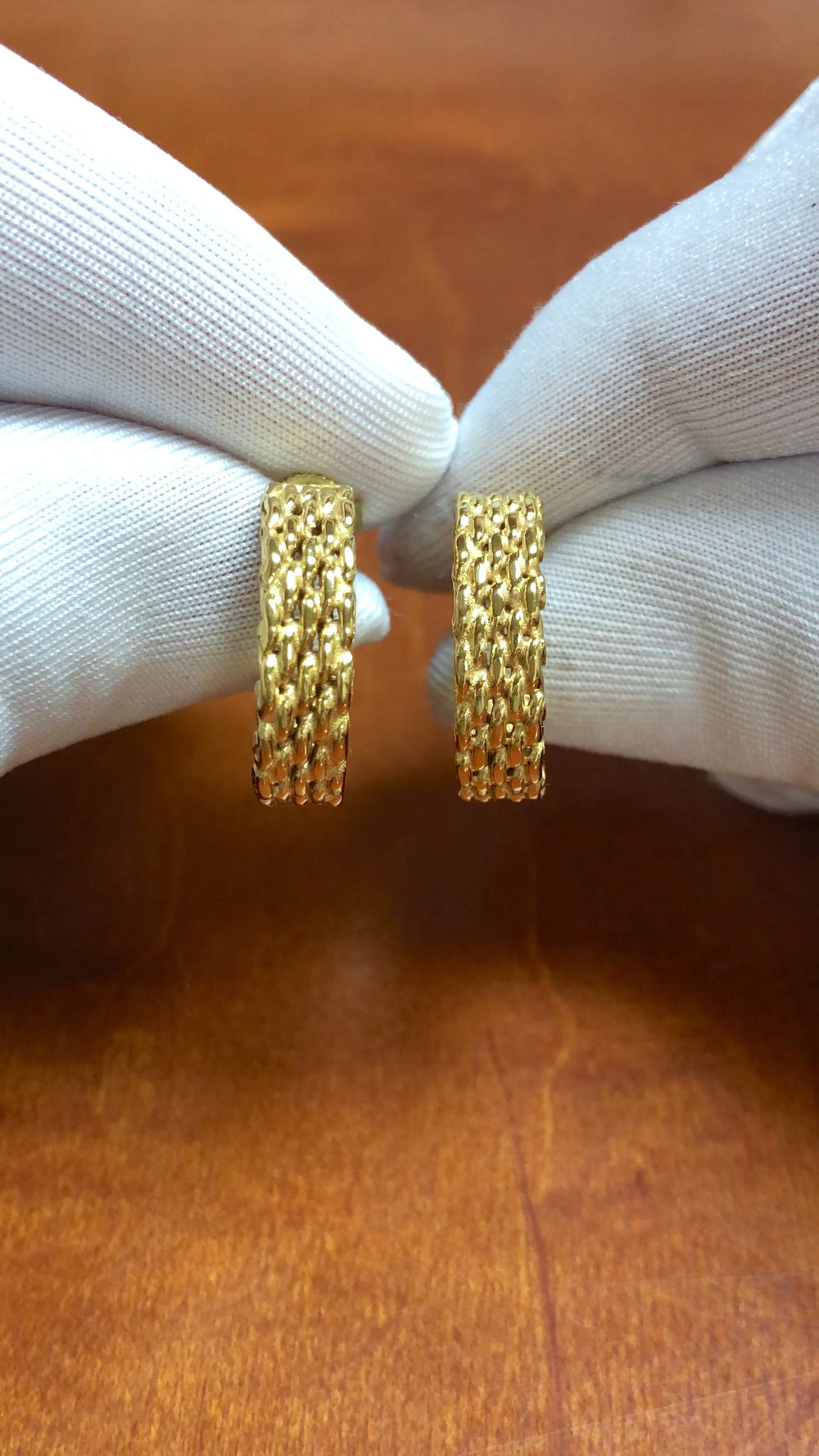 Tiffany & Co. Vintage Somerset Mesh Hoop Earrings 18K Yellow Gold .75 Inches