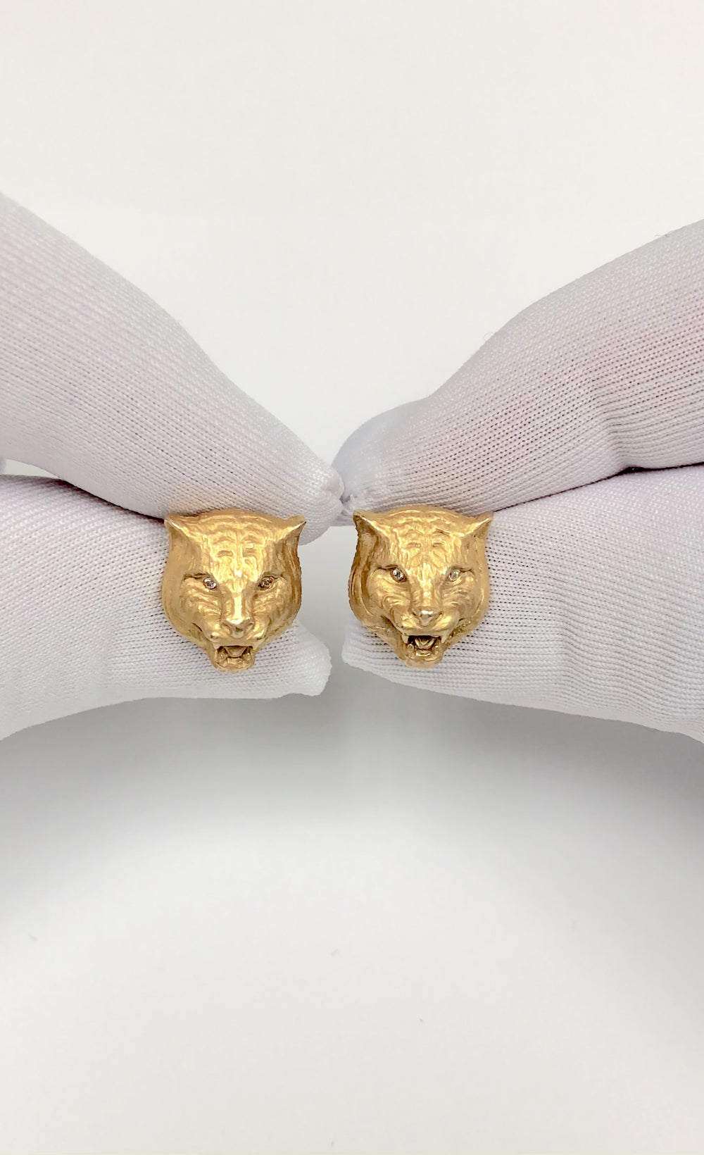 Vintage 14K Yellow Gold Lioness Earrings Studs with Diamond eyes | 3D Detail