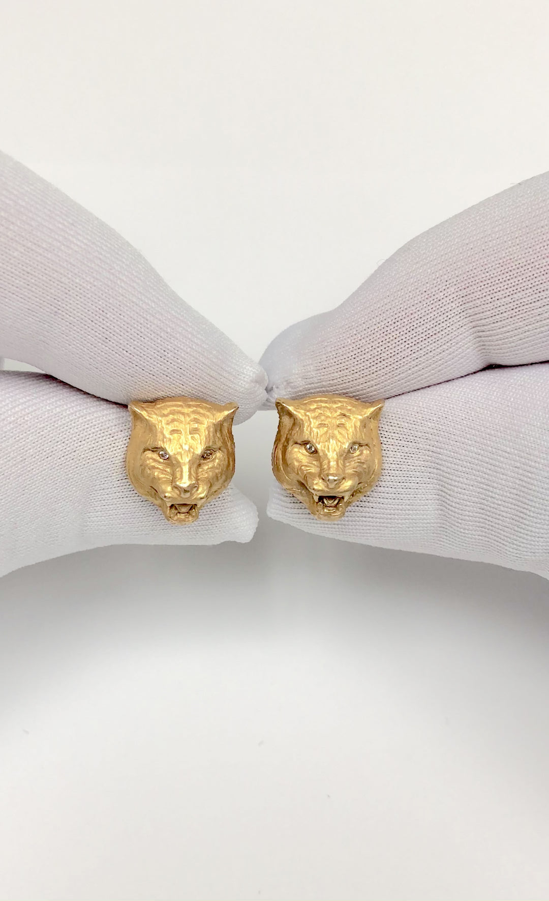 Vintage 14K Yellow Gold Lioness Earrings Studs with Diamond eyes | 3D Detail